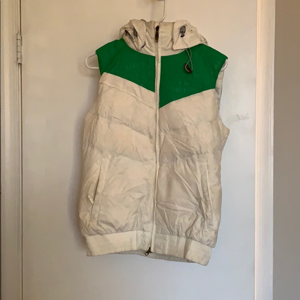 Volcom women’s ski/snowboarding down vest medium